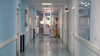 Скотч вместо пластыря используют в одной из больниц Актобе для больных раком