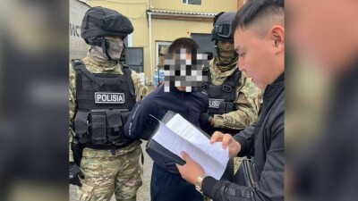 Группа вымогателей в Костанае держала мужчину в запертой съёмной квартире