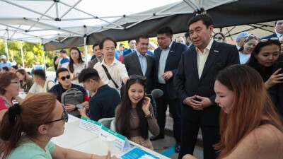 Ерлан Кошанов на ярмарке вакансий в Астане: Важно, чтобы молодые люди могли найти достойную работу