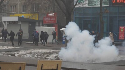 Полиция задержала трёх мужчин, которые сами снимали, как участвуют в массовых беспорядках в Алматы