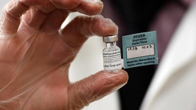 Израиль передаст Палестине более 1 млн доз вакцины Pfizer