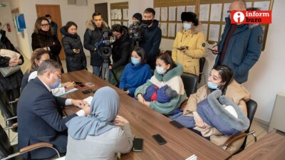 Журналистки пришли в МИОР: они требуют решить проблему с урезанными декретными выплатами
