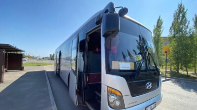 В Нур-Султане запустили автобусы до пунктов вакцинации в районе Сарыарка