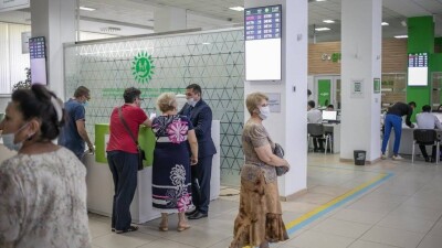 Несколько услуг для иностранцев и смены гражданства станут временно недоступны в ЦОНах Казахстана