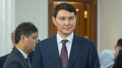 Глава Минфина РК назвал вбросом информацию о создании ЕАЭС и Китаем международной валютной системы