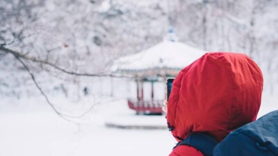 Смартфон упал в снег: какие могут быть последствия и как их избежать