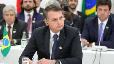 Президент Бразилии назвал клоунадой обвинения в профнепригодности