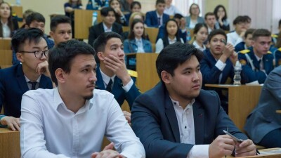 На каких условиях выпускникам программы "Болашак" могут сократить сроки отработки