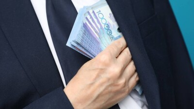 Председателя Таразского городского суда приговорили к трём годам заключения за взятку