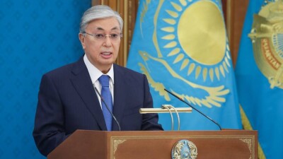 Токаев: Нельзя добиться успеха, целыми днями лёжа на диване