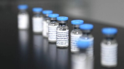 В Алматы поступило почти 5000 доз казахстанской вакцины QazVac