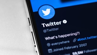 Инвесторы Twitter подали в суд на Маска, обвинив его в попытках сбить цену сделки