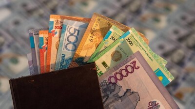 В каких регионах Казахстана жители тратят больше, чем зарабатывают