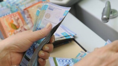 От 3 до 20 тысяч тенге: кому в Казахстане выдают зарплату ежедневно