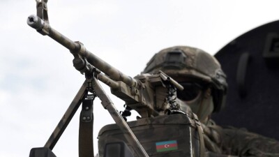 Азербайджан обвинил Армению в обстрелах и минировании и начал контроперацию в Нагорном Карабахе