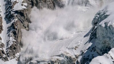 В ВКО из-за схода лавины перекрыли дорогу от Береля до санатория Рахмановские Ключи