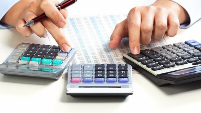 Курс доллара в России превысил 100 рублей впервые за полтора месяца