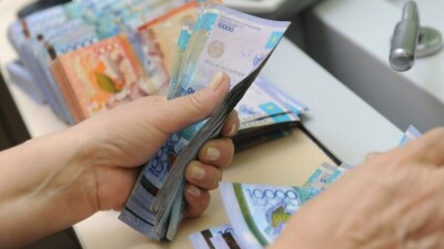 НПК: Минимальная зарплата повышается раз в три года, а продукты дорожают ежедневно