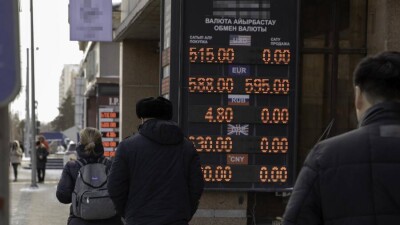 В обменниках – по 545, на OLX – больше 600 тенге: долларовые спекуляции участились в Казахстане