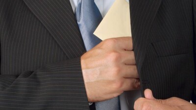 Двух сотрудников финмониторинга привлекли к ответственности за фальсификацию данных уголовного дела