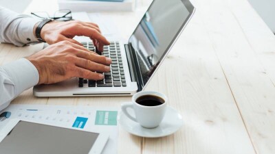 В Москве отказавшихся от вакцинации сотрудников будут отстранять от работы