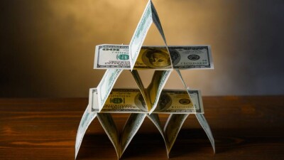 Закон об уголовной ответственности за рекламу финпирамид направили на подпись президенту