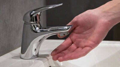 Жители Астаны перекрыли дорогу из-за отсутствия воды в квартирах