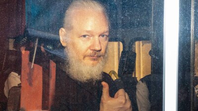 Суд лишил создателя Wikileaks Джулиана Ассанжа гражданства Эквадора
