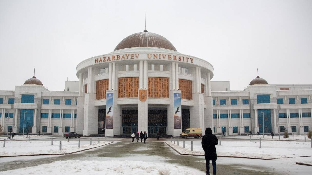 Руководство Назарбаев университета обратилось в МВД из-за слухов о связи ректора и его секретаря