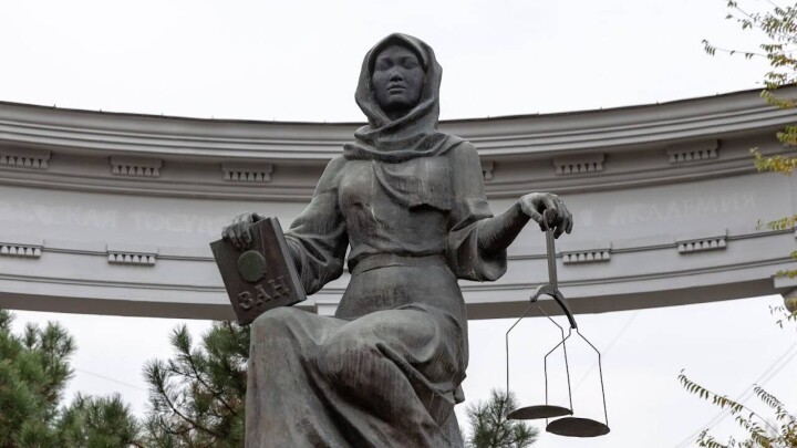 Экс-судье СМЭС Алматинской области дали пять лет за взятку