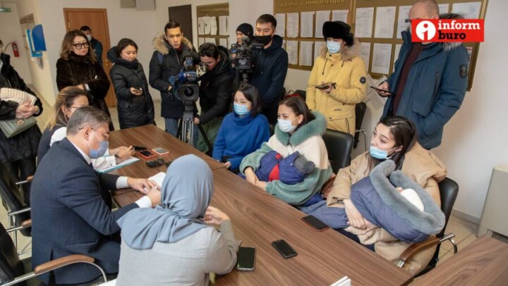 Журналистки пришли в МИОР: они требуют решить проблему с урезанными декретными выплатами