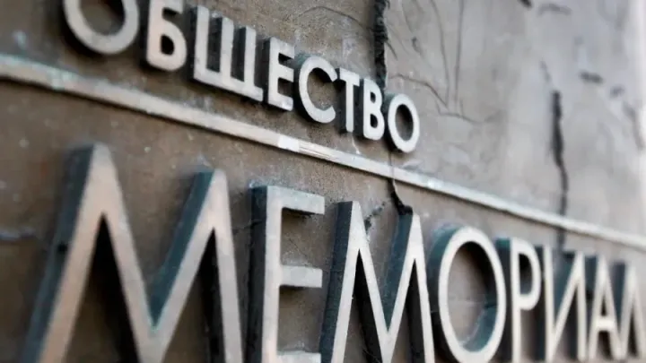 В России суд ликвидировал основанную физиком Сахаровым правозащитную организацию "Мемориал"