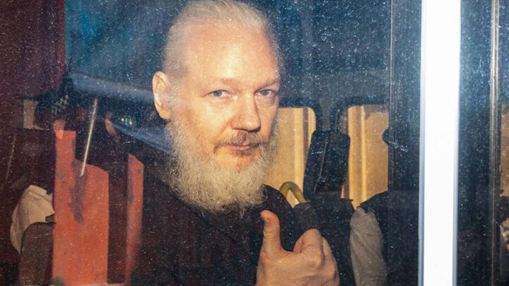 Суд лишил создателя Wikileaks Джулиана Ассанжа гражданства Эквадора