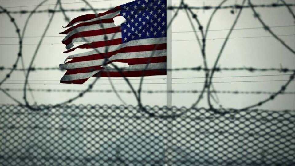 В США разрешили не возвращаться в тюрьму заключённым, отпущенным домой из-за Covid-19