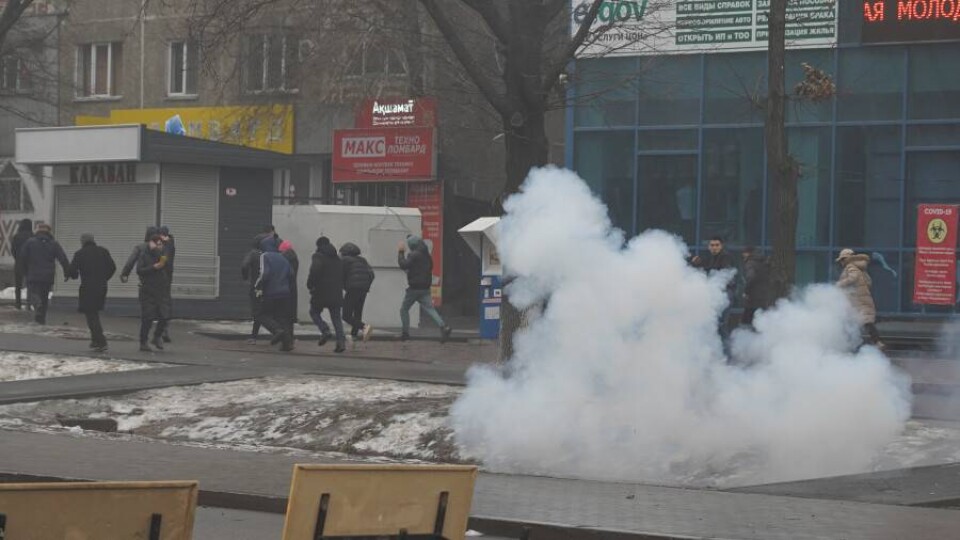 Полиция задержала трёх мужчин, которые сами снимали, как участвуют в массовых беспорядках в Алматы