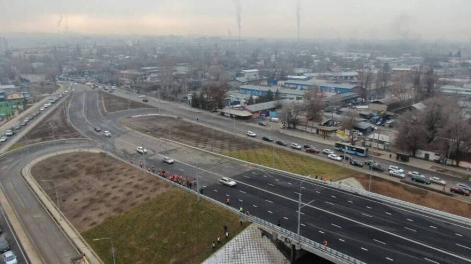 Новая развязка на Рыскулова в Алматы стала смертельно опасной, считают жители