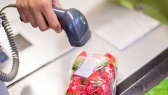 "Убивают бизнес". Владельцы придомовых магазинов выступают против маркировки товаров