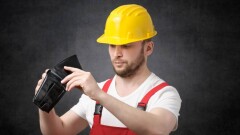 В Алматы строители пятый месяц не получают зарплату