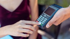 Золотой процент. Почему малый бизнес не хочет выходить из тени мобильных платежей