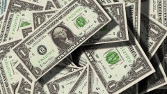 Почему в Казахстане стало сложно купить доллары