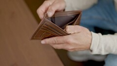 Почему казахстанцы попадают в долговую яму и как из неё выбраться