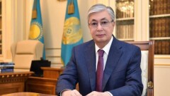 Касым-Жомарт Токаев поздравил казахстанцев с Днем Конституции