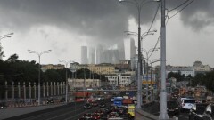 10 человек пострадали от урагана в Москве. Один погиб