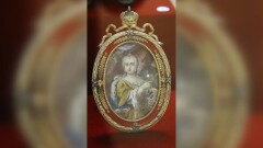 Яйца Фаберже и крошечный молитвенник: выставка конфискованных ценностей открылась в Алматы
