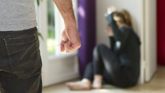 Почему женщины возвращаются к мужьям-садистам