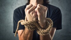 Они среди нас. Как выявить жертв торговли людьми и помочь тем, кто попал в трудовое рабство