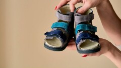 Родители особенных детей пожаловались на качество выделяемой государством обуви