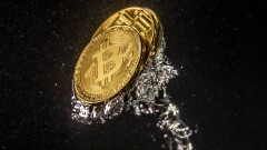 Жажда биткоина. Каждая транзакция с этой криптовалютой "выпивает" бассейн воды, считают учёные