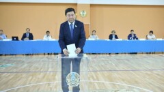 Ерлан Кошанов проголосовал на республиканском референдуме