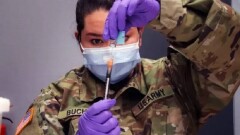 Военные врачи США разрабатывают супервакцину от всех возможных вариантов коронавируса сразу
